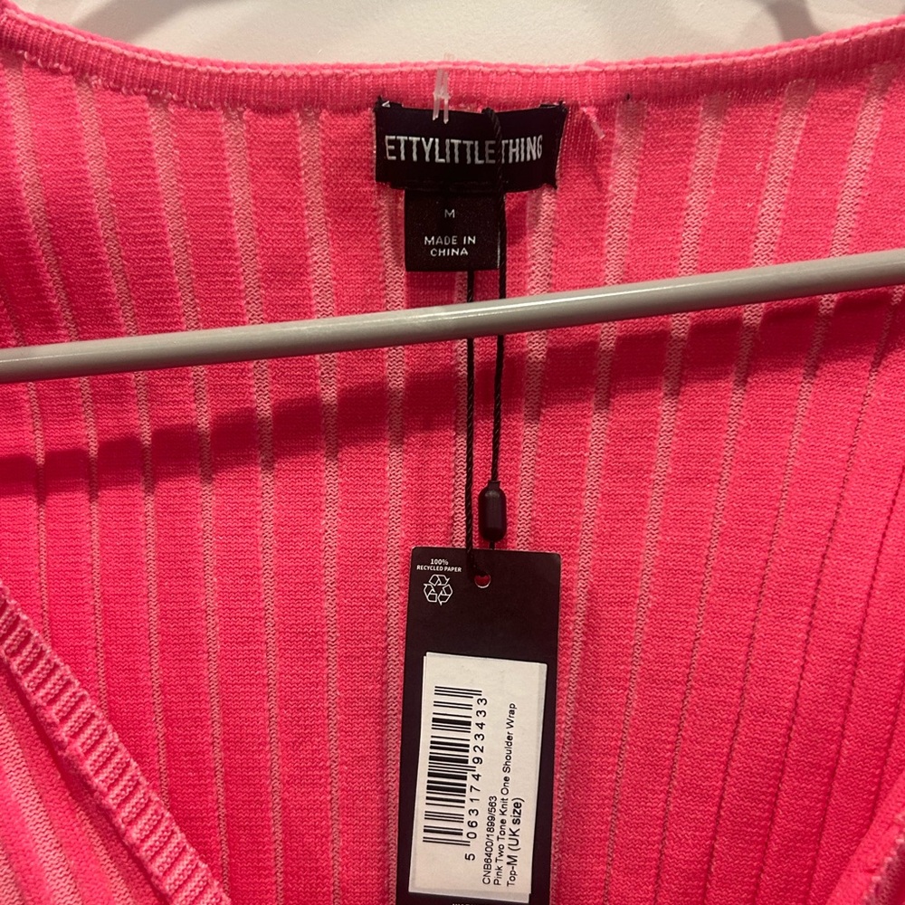 PrettyLittleThing Pink Ribbed Crop Top - Picture 2 of 6